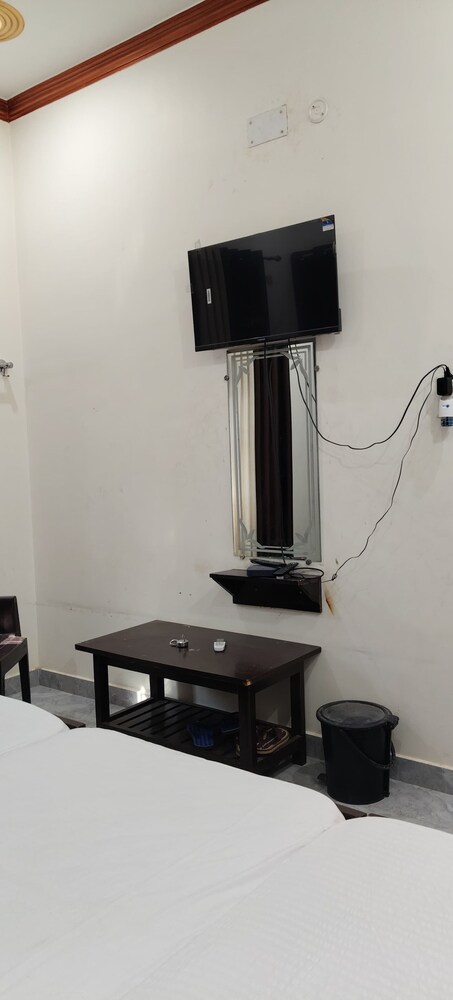 hariom home stay by grb