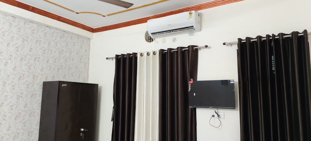 hariom home stay by grb