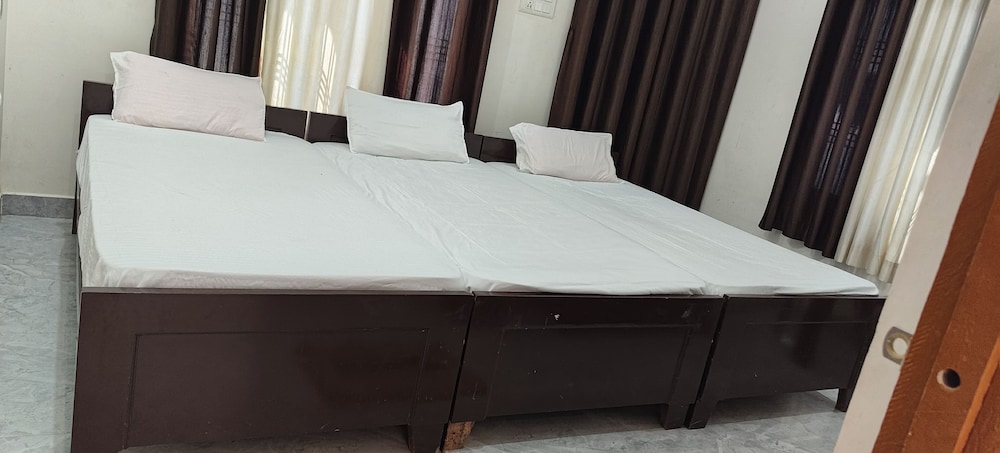 hariom home stay by grb