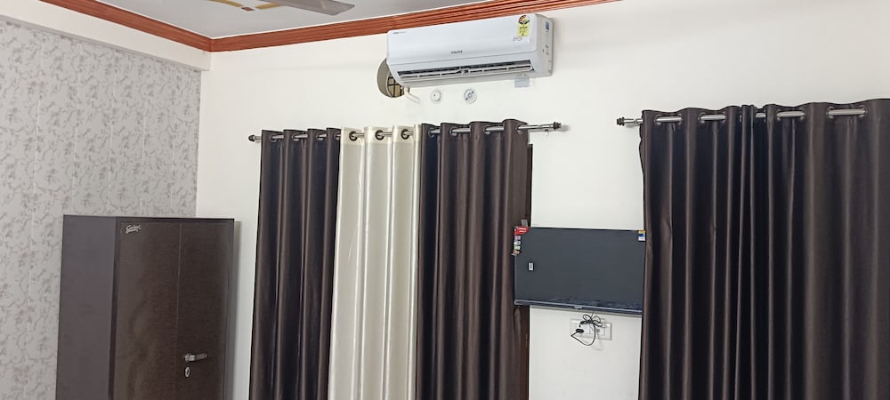 hariom home stay by grb