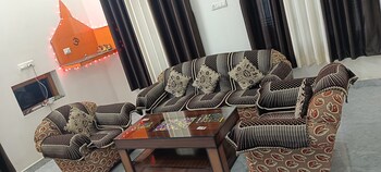 hariom home stay by grb