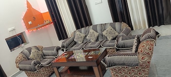 hariom home stay by grb