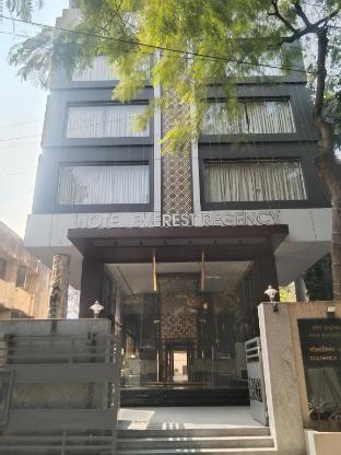 hotel everest regency pune