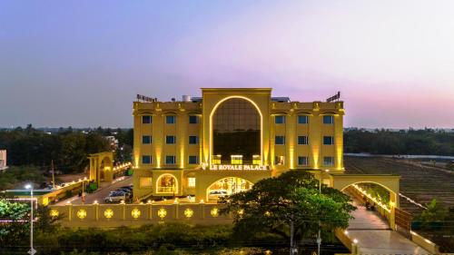 Le Royale Palace,,3 star