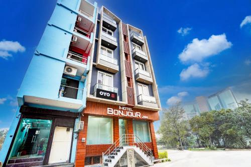 hotel o bonjour inn near crown plaza