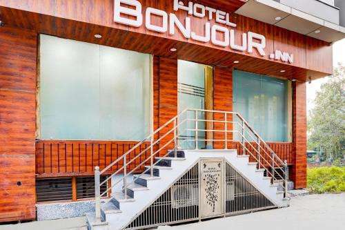 hotel o bonjour inn near crown plaza
