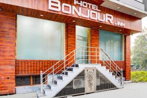 hotel o bonjour inn near crown plaza