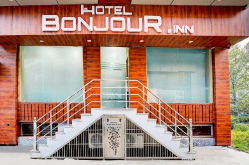 hotel o bonjour inn near crown plaza