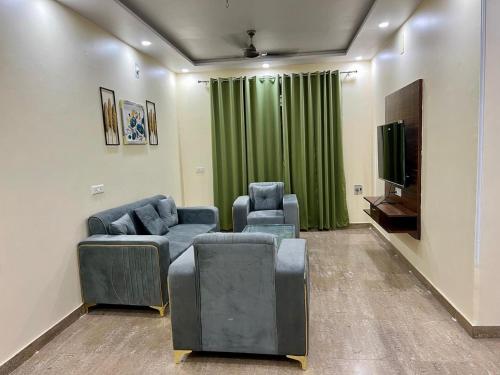 Om Kashi Villa,,3 star