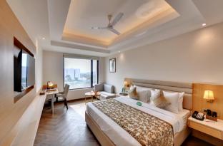 click collection lucknow