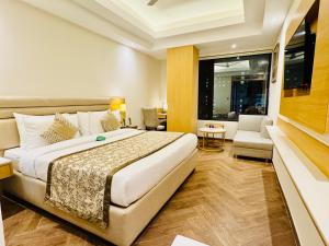 click collection lucknow