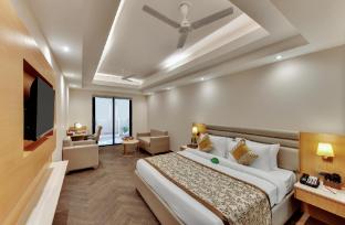 click collection lucknow