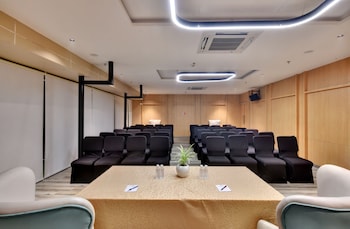 click collection lucknow