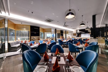 click collection lucknow