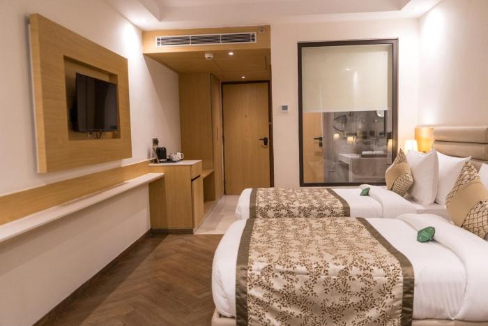 click collection lucknow