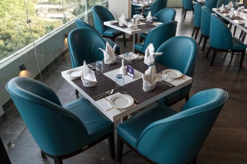 click collection lucknow