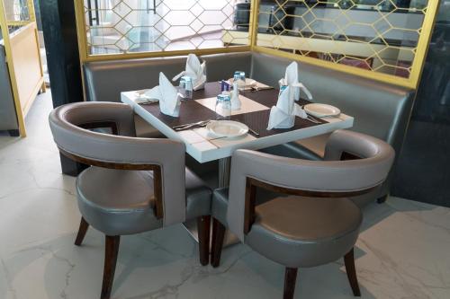 click collection lucknow