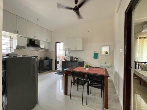 ssn homestays in bangalore near la casa