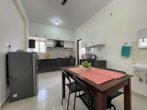 ssn homestays in bangalore near la casa