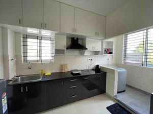 ssn homestays in bangalore near la casa