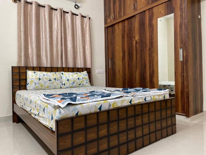ssn homestays in bangalore near la casa