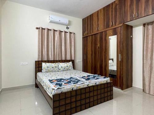 ssn homestays in bangalore near la casa