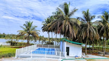 encanto farmstay resort