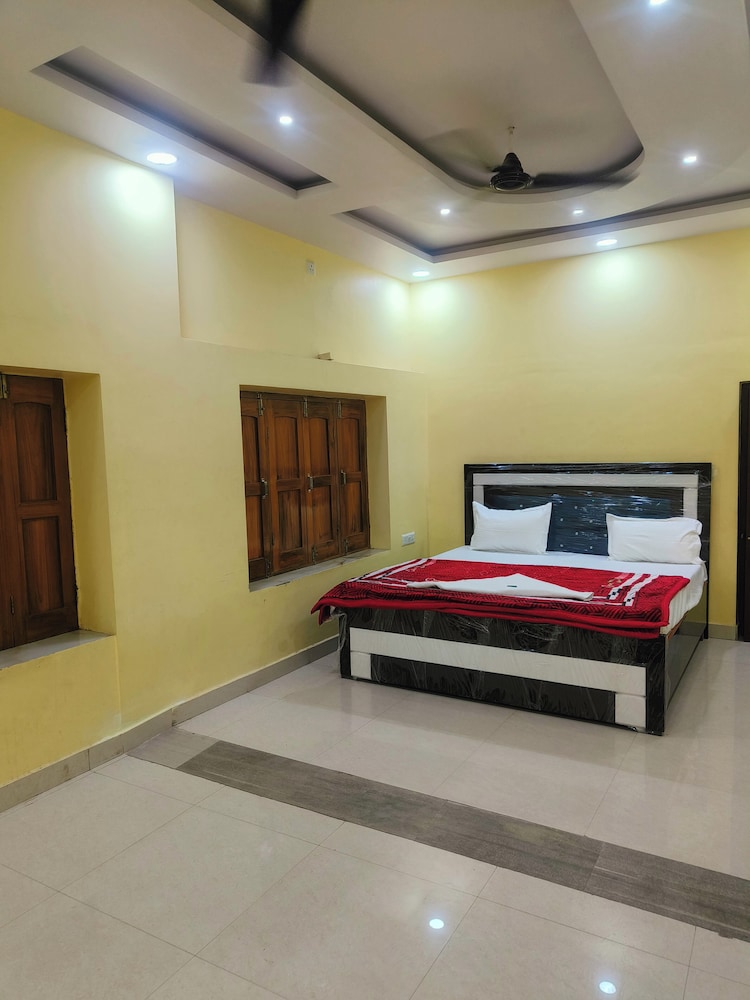 hotel dev kashi
