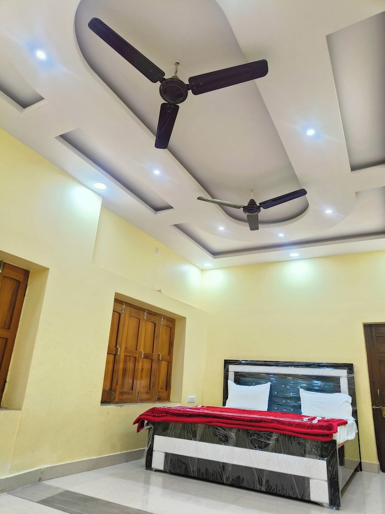 hotel dev kashi