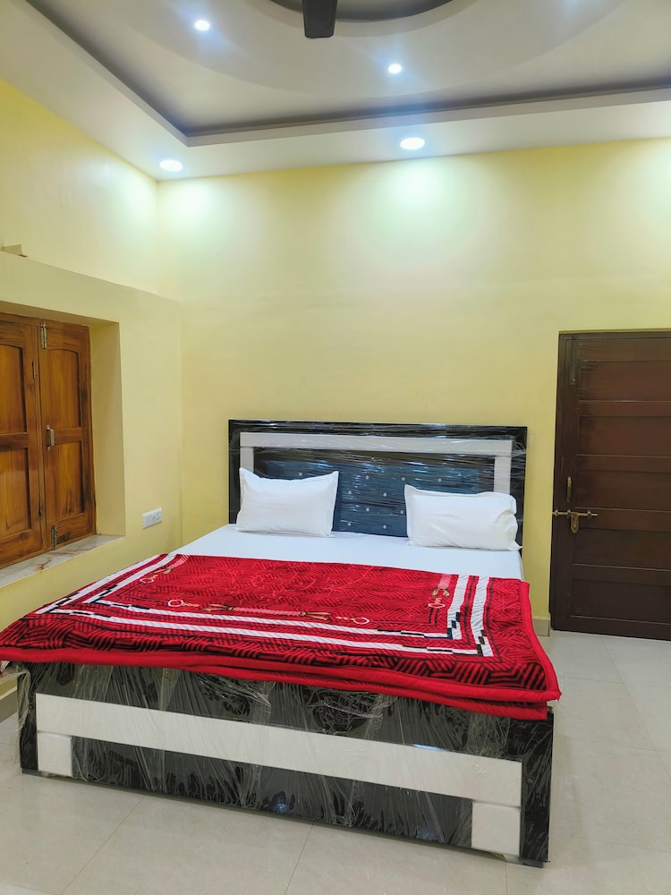 hotel dev kashi