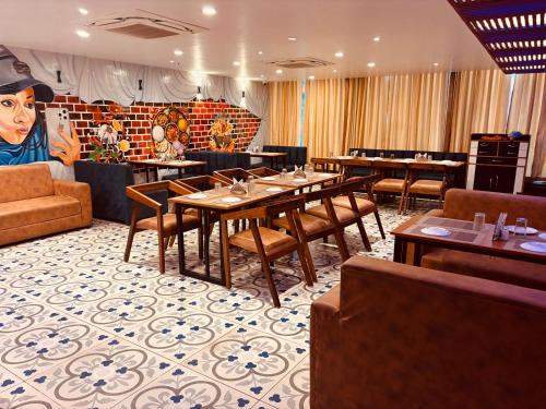 Hotel Chariot Inn,,3 star