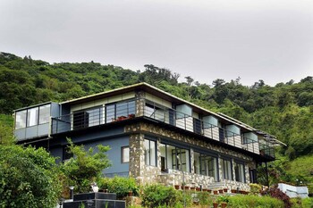 ibex resorts valparai tale rock