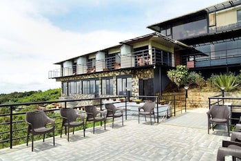 ibex resorts valparai tale rock