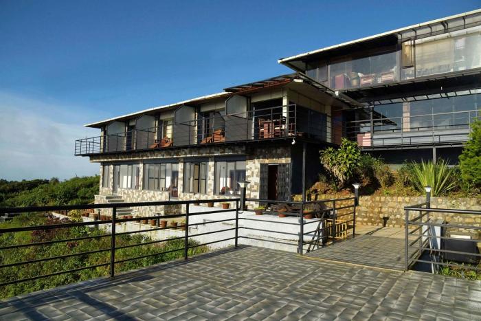 ibex resorts valparai tale rock