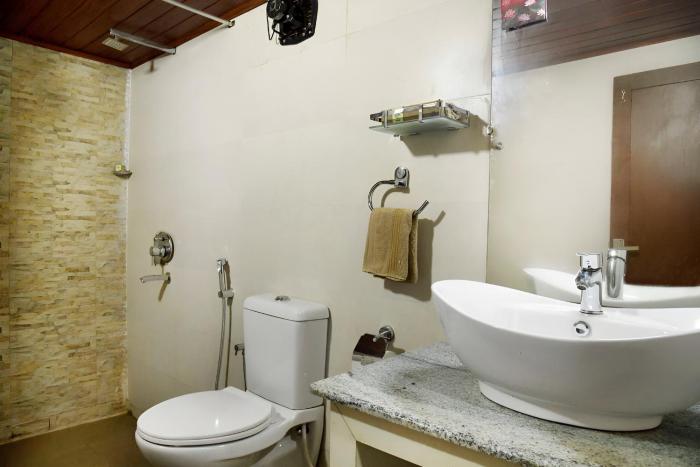 ibex resorts valparai tale rock