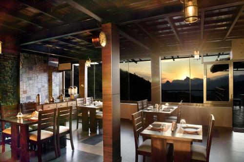 ibex resorts valparai tale rock