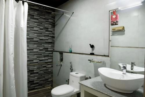 ibex resorts valparai tale rock