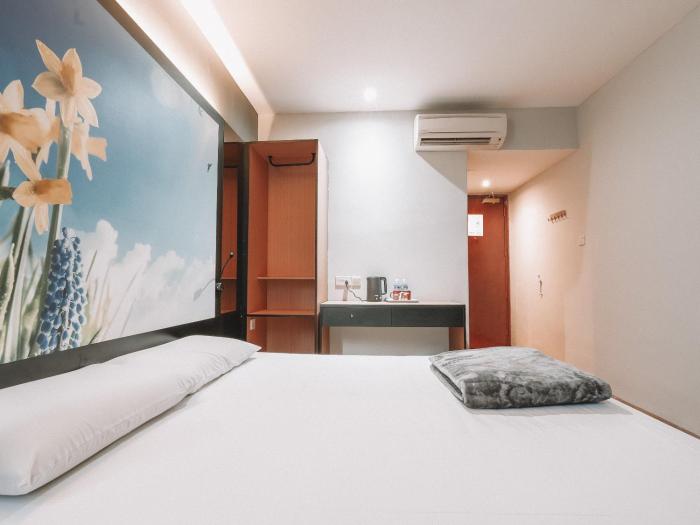 hi hotel dot 11hrs stay from 10pm to 9am