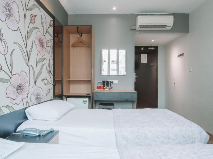 hi hotel dot 11hrs stay from 10pm to 9am