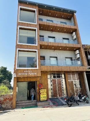 hotel white town agra