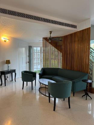 the postcard in the durrung tea estate