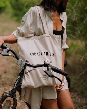 the postcard in the durrung tea estate