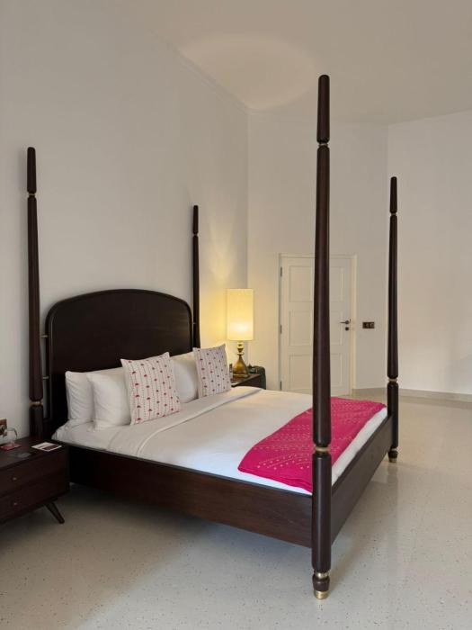 the postcard in the durrung tea estate