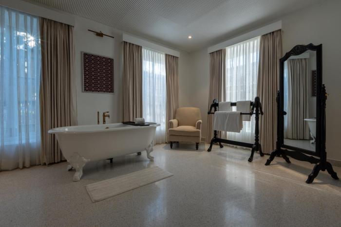 the postcard in the durrung tea estate