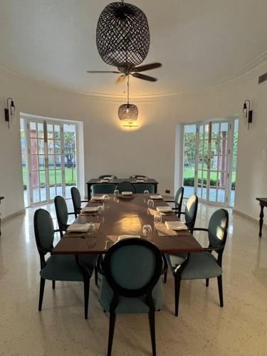 the postcard in the durrung tea estate