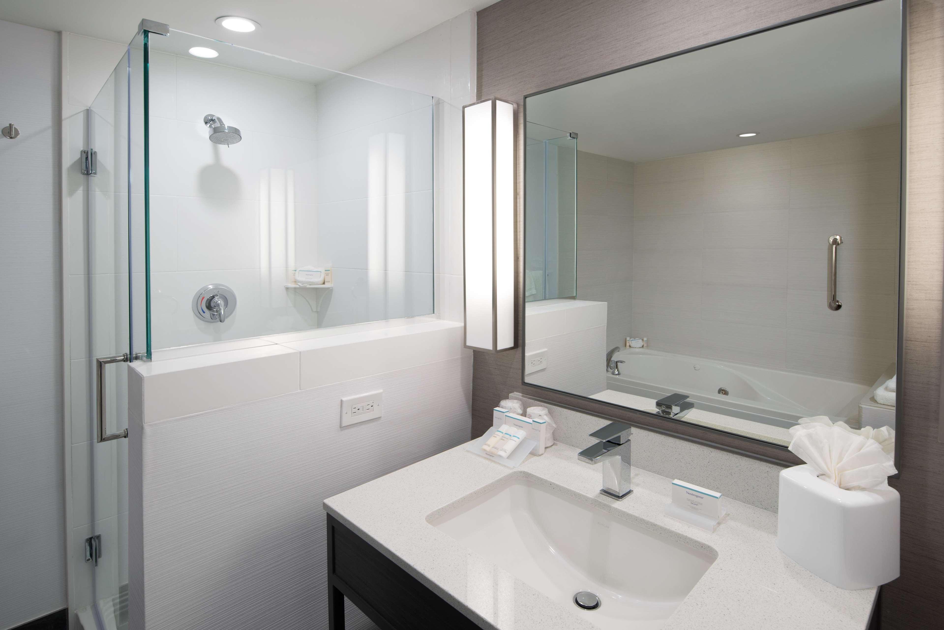hilton garden inn las colinas