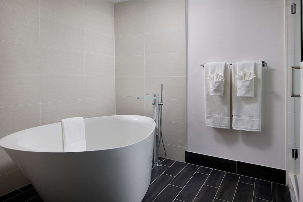 hilton garden inn las colinas