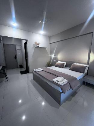 hamlet studio apt with hill view pune