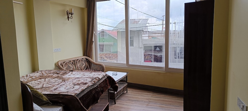 himalayan haveli fooding and lodging