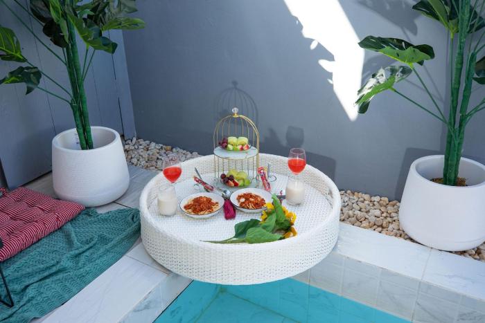 best time pool suites